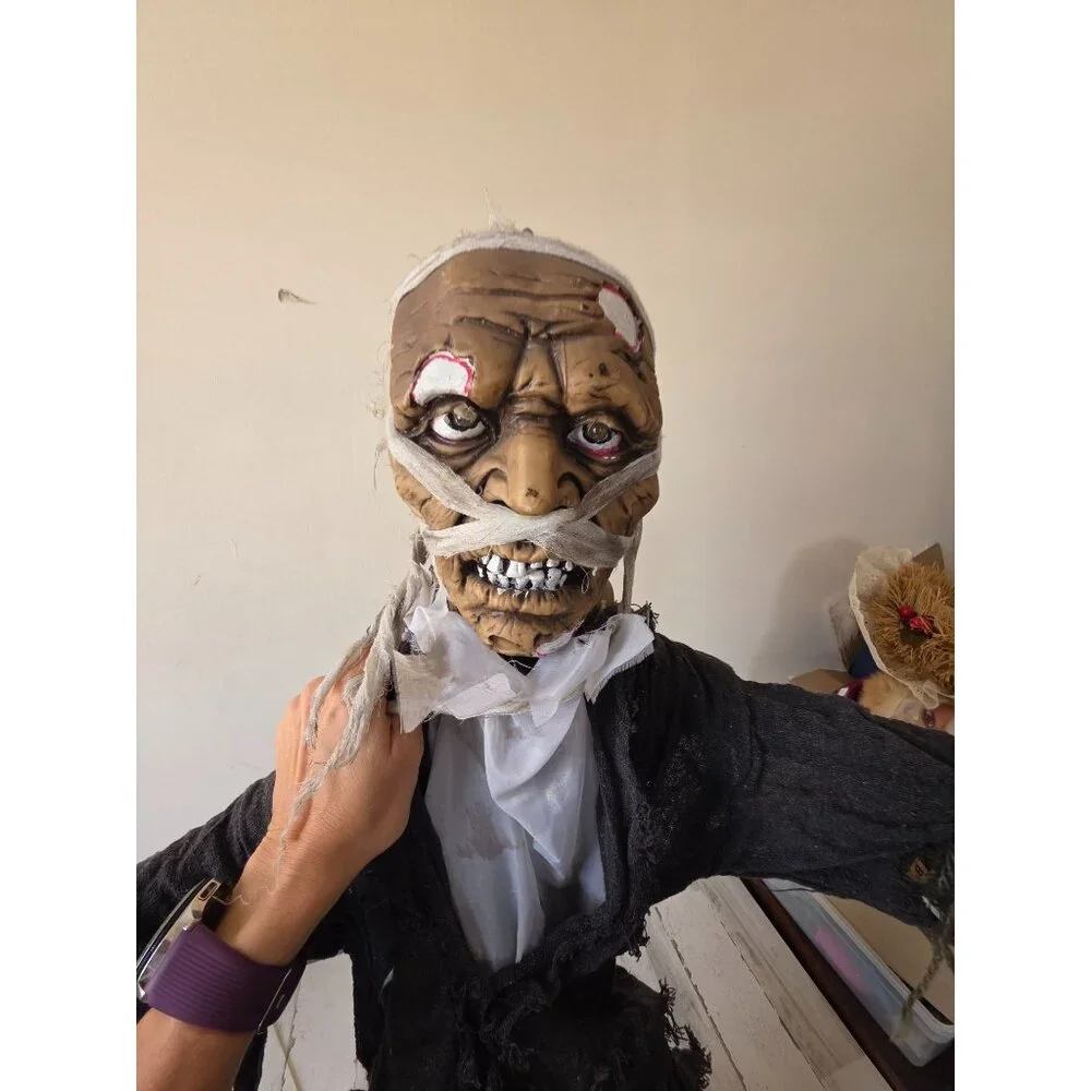Life-size hanging mummy zombie Halloween prop‎ vintage